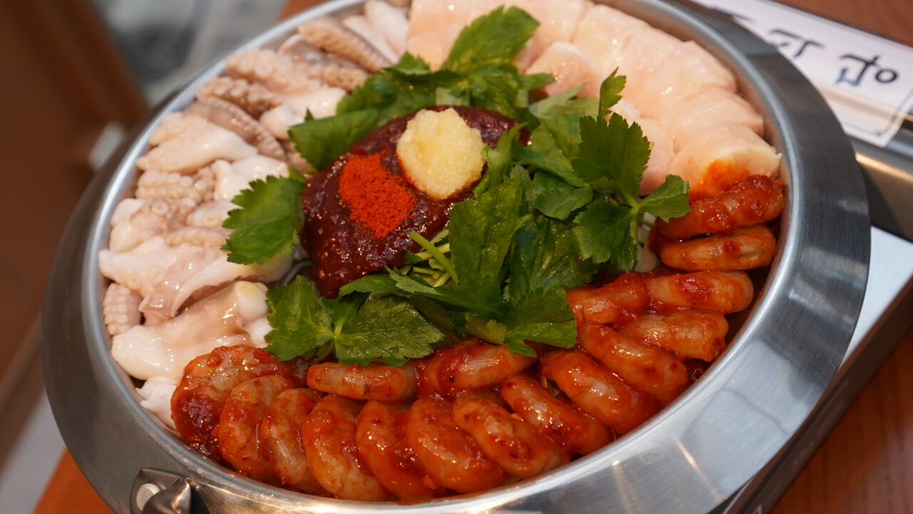 韓国限定　メタモン　土鍋セット　ショッパー付き 高松市】開店以来メディアでも頻繁に取り上げられ、大人気が続いてい